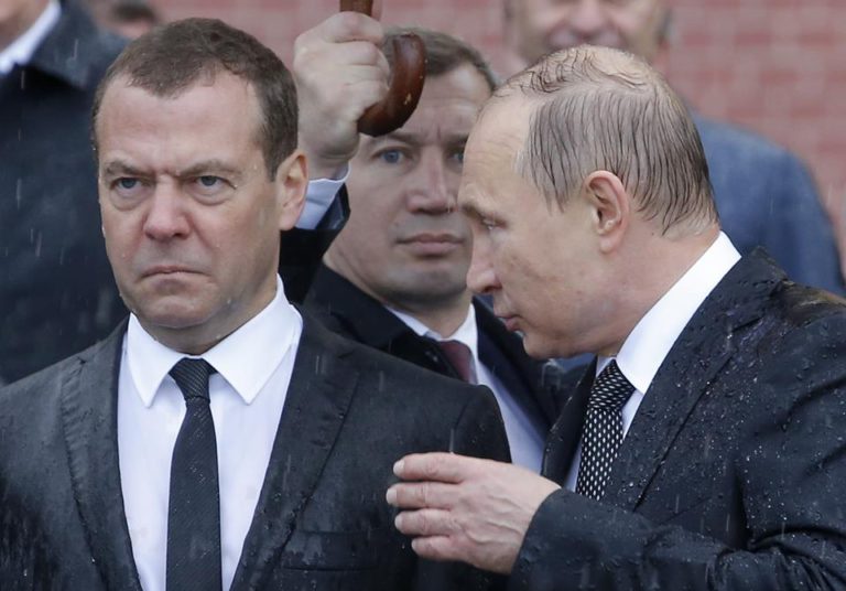 Падение доверия к президенту, премьер-министру и правительству РФ показал ВЦИОМ