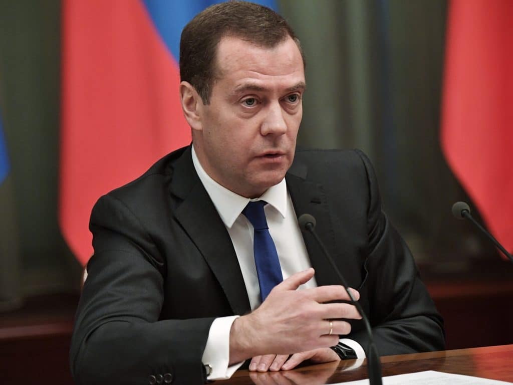 Дмитрий Медведев сообщил о повышении пенсионного возраста до 65 и 63 лет с 2019 года