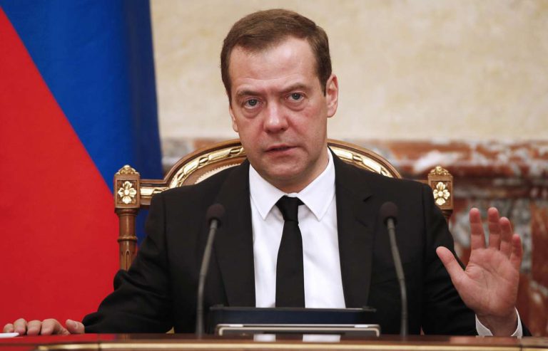 Медведев критикует выборы президента Украины в 2019