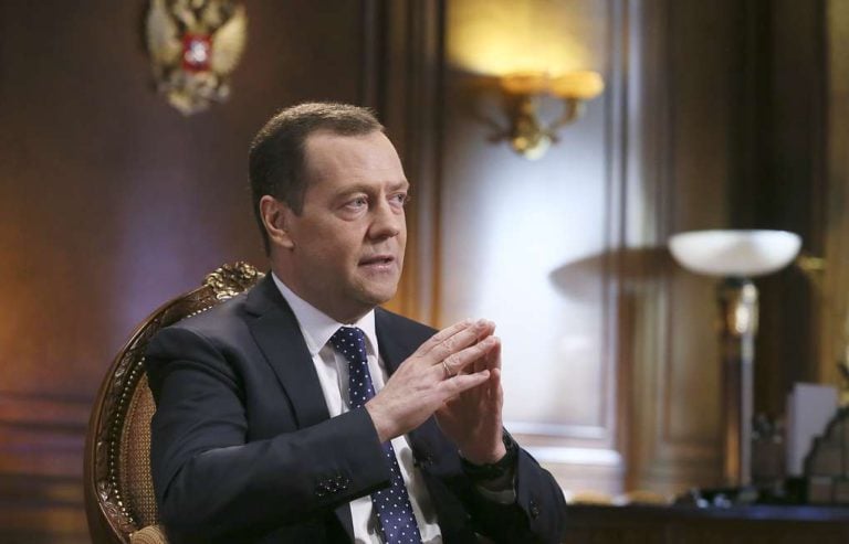 Медведев о стабильных ценах на бензин в России в начале 2019 года