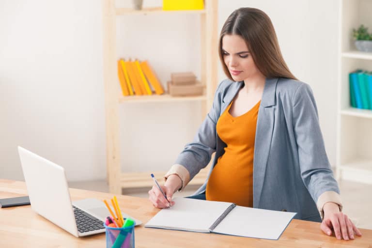 Могут ли уволить беременную женщину с работы? В каких случаях увольнять нельзя