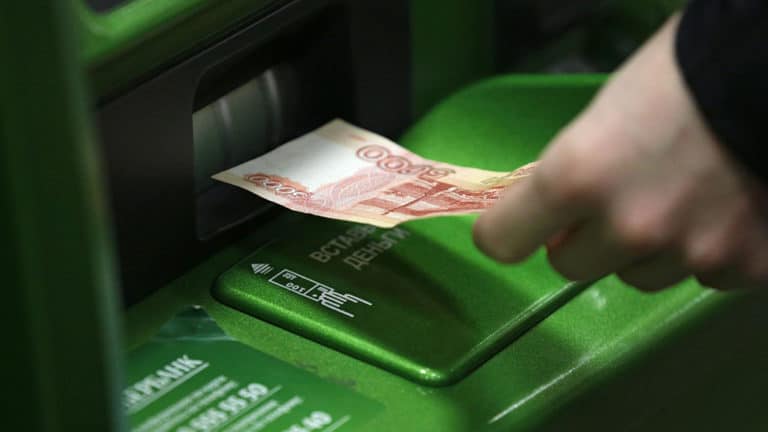 Ограничение на прием пятитысячных купюр в банкоматах установлено?