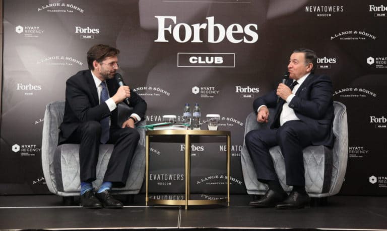 Forbes показал траты российских компаний на премии топ-менеджерам