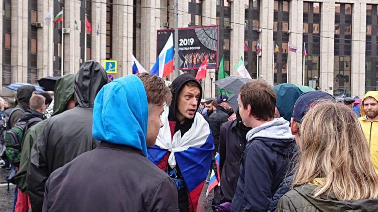 Кто митинговал на проспекте Сахарова и почему начались протесты?