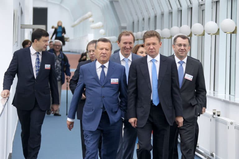 Доходы команды правления «Газпрома» упали в два раза — до 791 миллиона