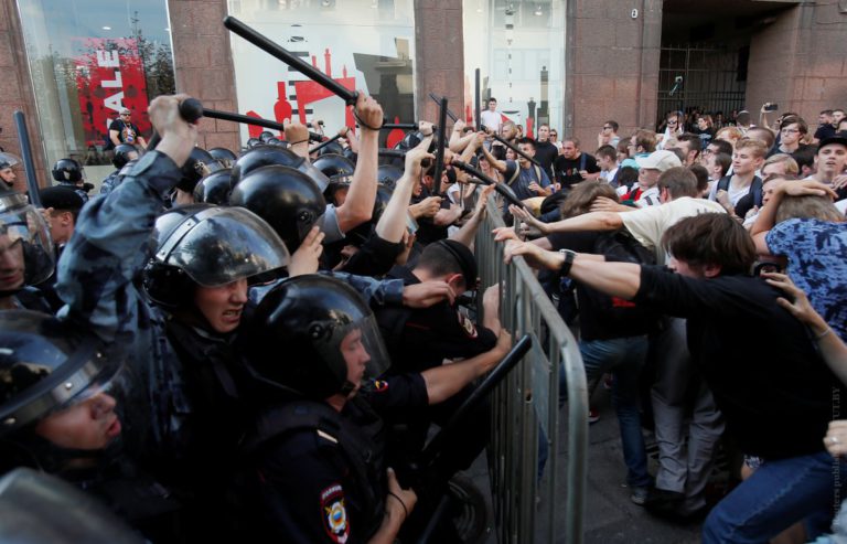 Как организуют акции протеста в Москве и зачем?