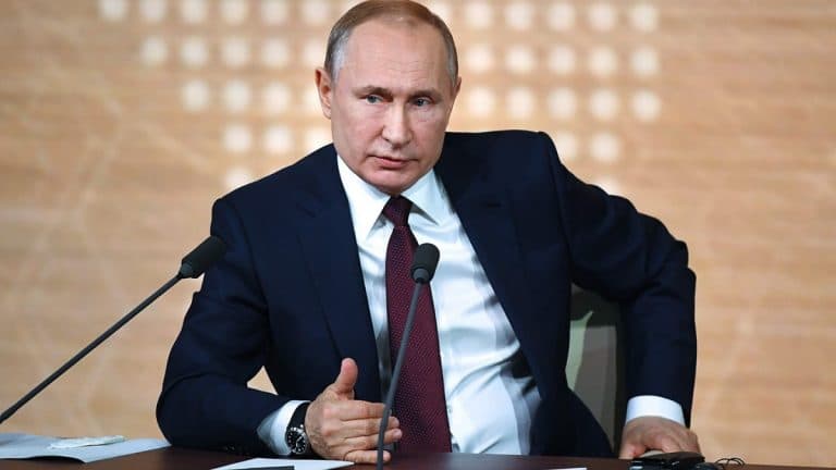 Рейтинг Путина упал до рекордно низкого уровня