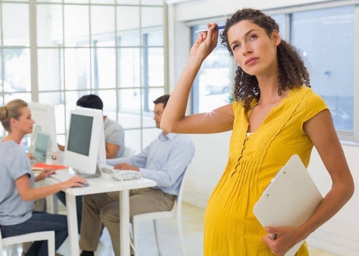 Как получить пособия по материнству женщинам-предпринимателям? Какой размер пособия при рождении ребенка?